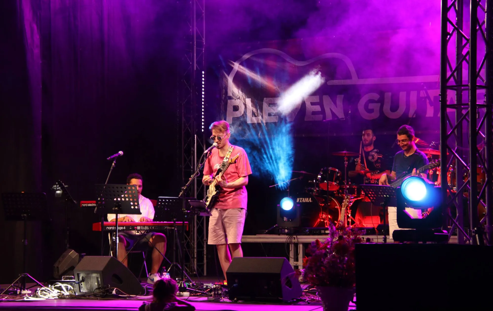 NINIO and the Groovers