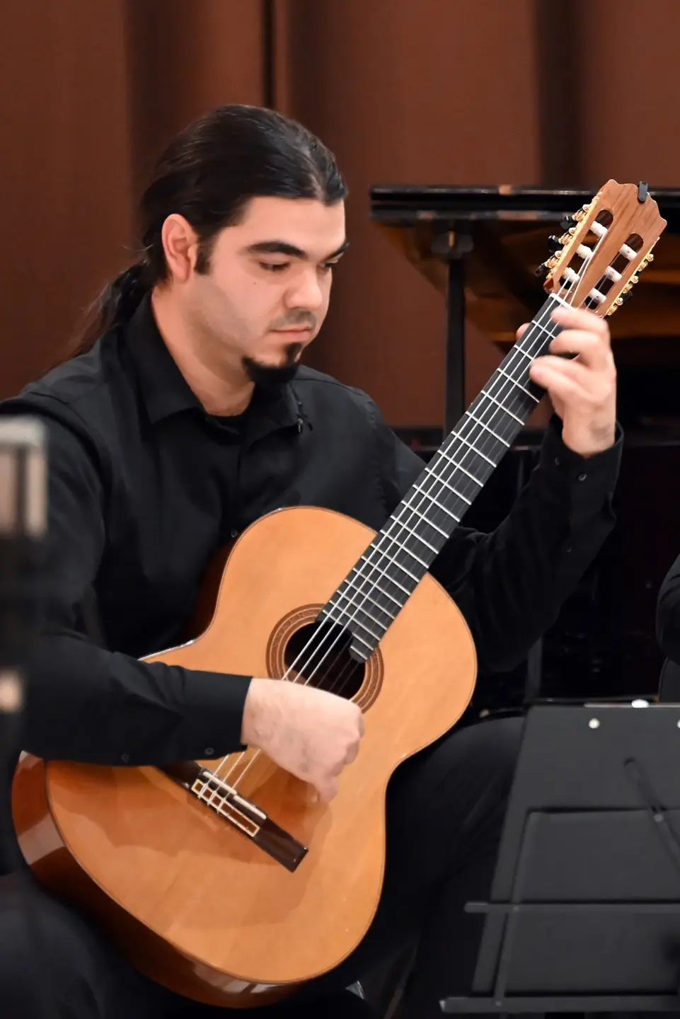 Радослав Михайлов свири на класическа китара / Radoslav Mihaylov playing classical guitar